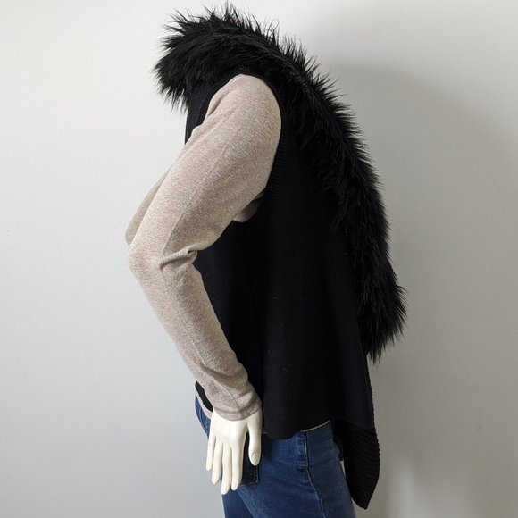 Michael - Michael Kors - Black Vest w/ Removable Faux Fur Trim Vest - Size S - Picture 6 of 8